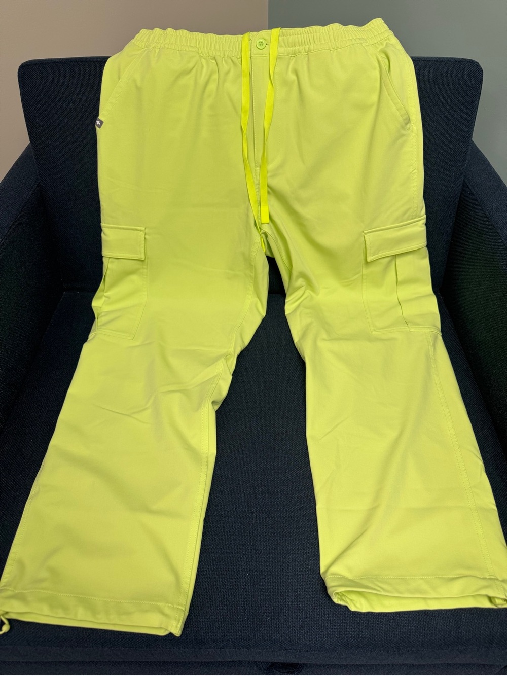 FIGS Men’s Technical Collection Cargo Scrub Pants Sz LARGE